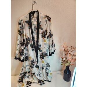 Torrid  Chiffon Midi Ruffle Kimono 1X Floral‎ Cloud Dancer Boho Layering NWT